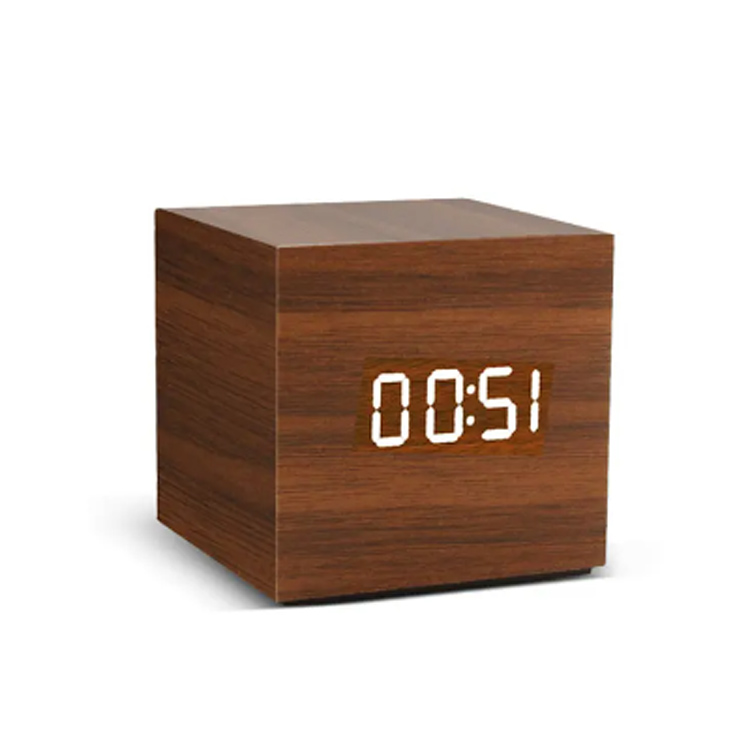Kiểm soát giọng nói đồng hồ báo thức kỹ thuật số đồng hồ kỹ thuật số USB bằng gỗ